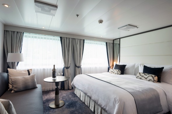 Crystal Esprit - Yacht Suite bedroom