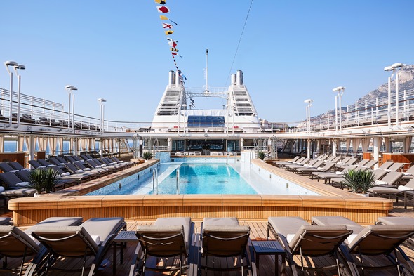 Silver Muse - Pool deck